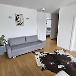 Modern Floor Loft, Private Terrace, Near Center & Free Parking