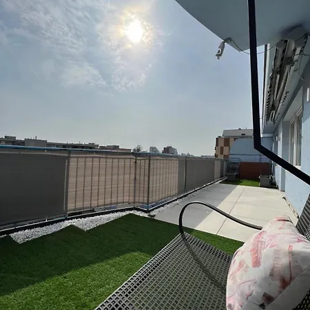 Modern Floor Loft, Private Terrace, Near Center & Free Parking Apartmán *