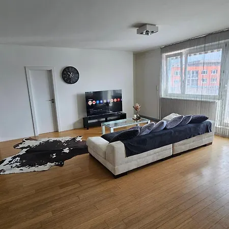 Modern Floor Loft, Private Terrace, Near Center & Free Parking Apartment *