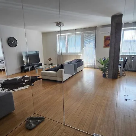 Modern Floor Loft, Private Terrace, Near Center & Free Parking * Bratislava