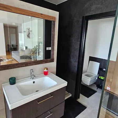 Modern Floor Loft, Private Terrace, Near Center & Free Parking