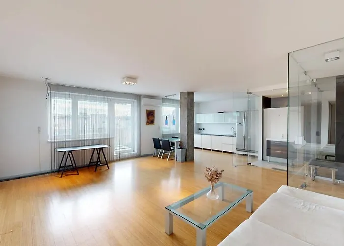 Modern Floor Loft, Private Terrace, Near Center & Free Parking Bratislava