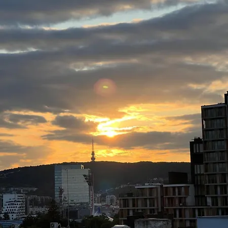 Modern Floor Loft, Private Terrace, Near Center & Free Parking Apartament