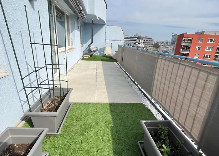 Modern Floor Loft, Private Terrace, Near Center & Free Parking Bratysława